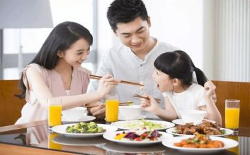 幼儿园小班吃饭的教案5篇