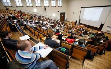 大学英文自我介绍作文6篇