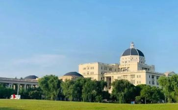 大学感恩学校的演讲稿7篇
