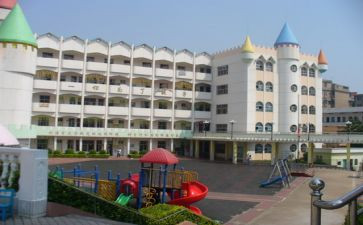 幼儿园安全园长述职报告7篇